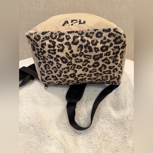 **APL Animal Print Backpack – Stylish & Functional!** - Picture 5 of 6